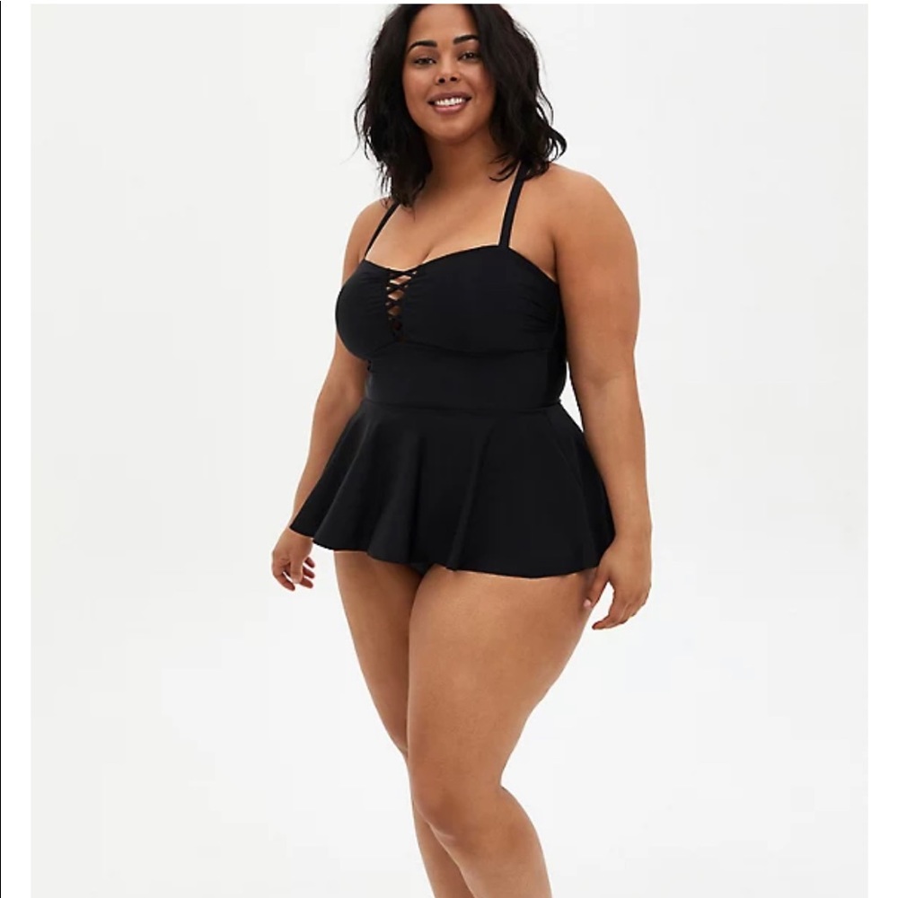 Torrid LATTICE FRONT PEPLUM SHORT SWIM DRESS - BLACK